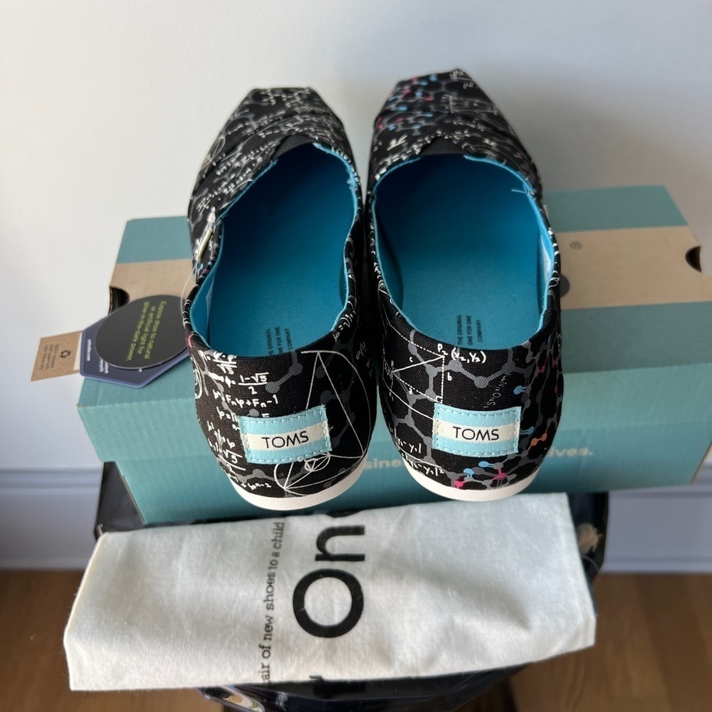 TOMS Limited Edition Black Science Glow In The Dark Print CloudBound Classics - Picture 9 of 14